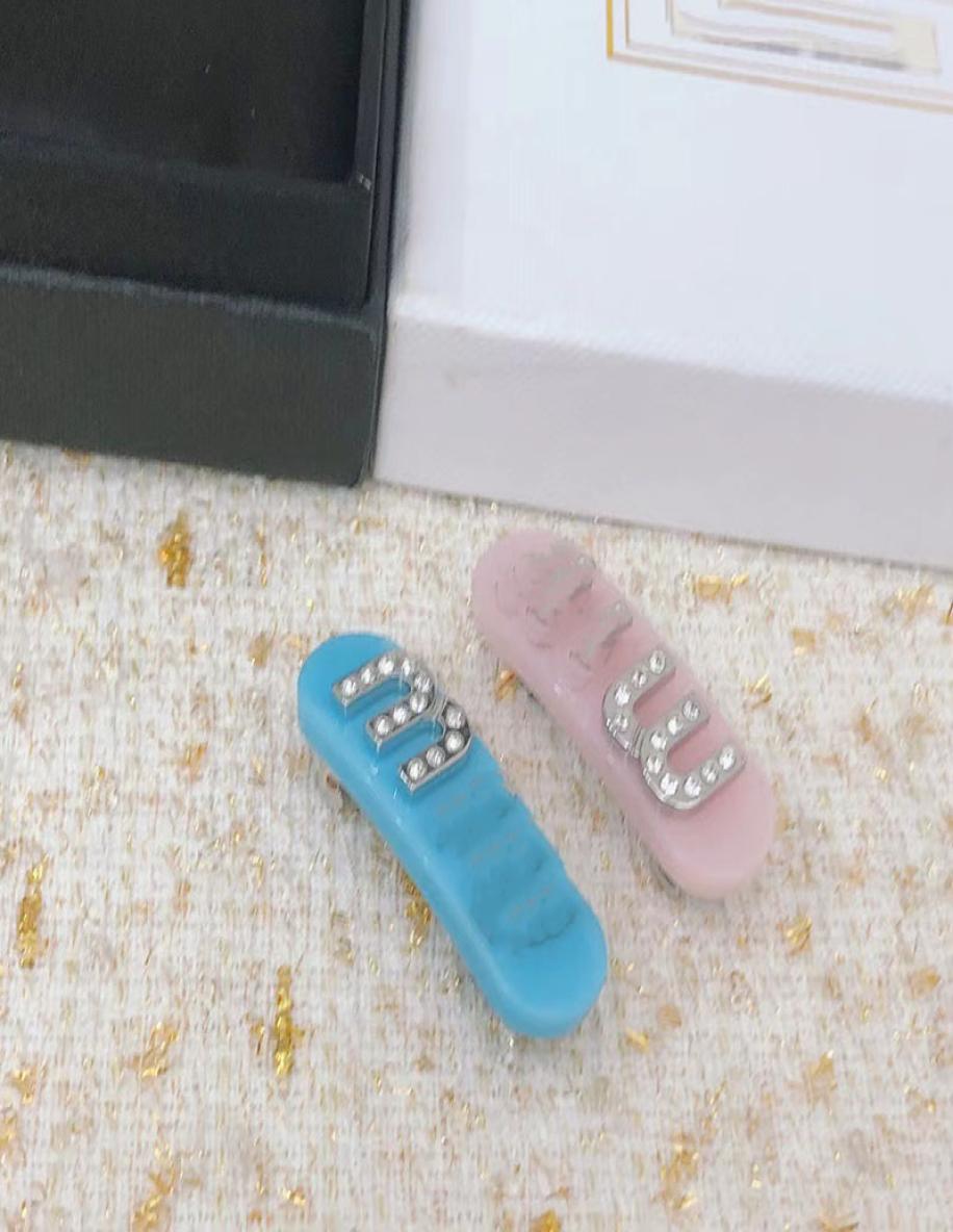 2023 M brand letters designer hair clip barrettes luxury acrylic classic hair pins for girls women party jewelry gift8082856
2023 M brand letters designer hair clip barrettes luxury acrylic classic hair pins for girls women party jewelry gift8082856