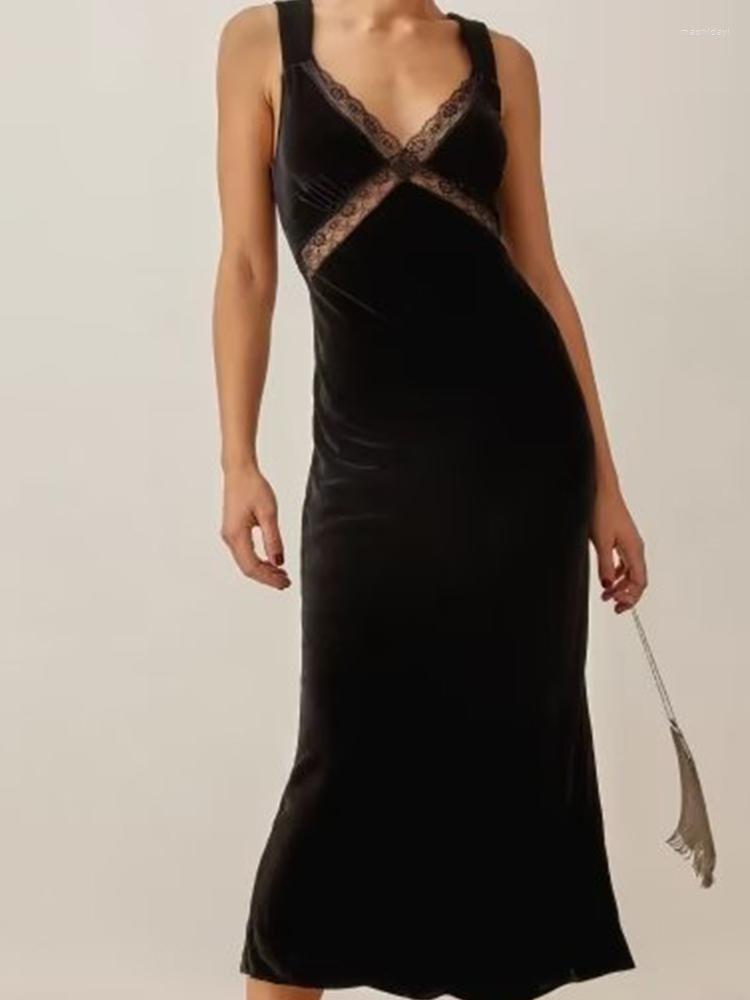 Casual Dresses Women Sexy Hollow Out Lace Trim Velvet Dress Vintage Black Elegant Ladies Party Long
Casual Dresses Women Sexy Hollow Out Lace Trim Velvet Dress Vintage Black Elegant Ladies Party Long