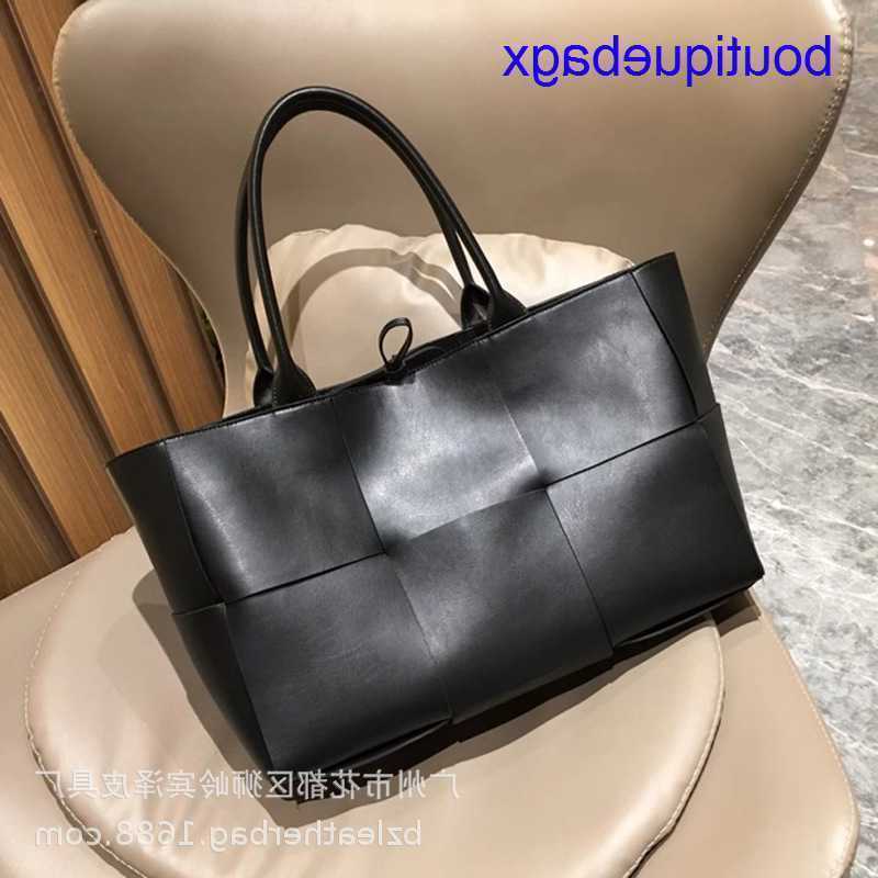 Luxury Bottegss Venetss Arco Evening Bags online store 2023 texture women's hand woven splicing trend tote bag large capacity port With logo C220, Khaki7
Luxury Bottegss Venetss Arco Evening Bags online store 2023 texture women's hand woven splicing trend tote bag large capacity port With logo C220, Khaki7