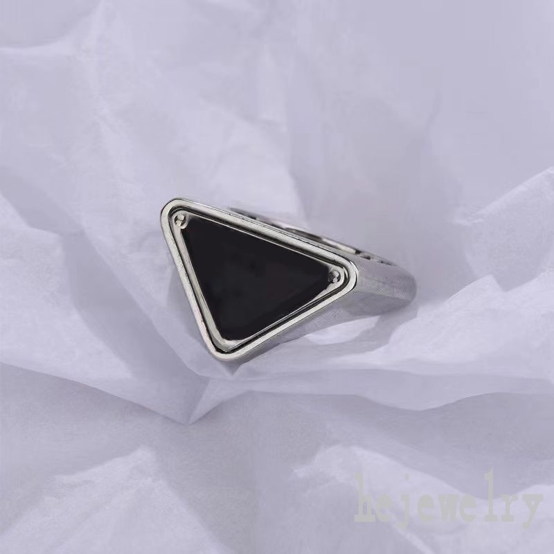 Collection triangle designer ring winter black band attract attention simple bague lady vintage silver color womens rings for men enamels letter punk ZB040 F23
Collection triangle designer ring winter black band attract attention simple bague lady vintage silver color womens rings for men enamels letter punk ZB040 F23