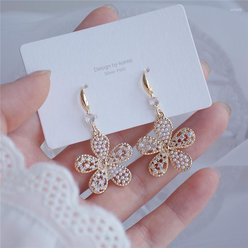 Stud Earrings Ins Luxury 14K Real Gold Long Pearl Flower Temperament For Women Cubic Zircon ZC
Stud Earrings Ins Luxury 14K Real Gold Long Pearl Flower Temperament For Women Cubic Zircon ZC