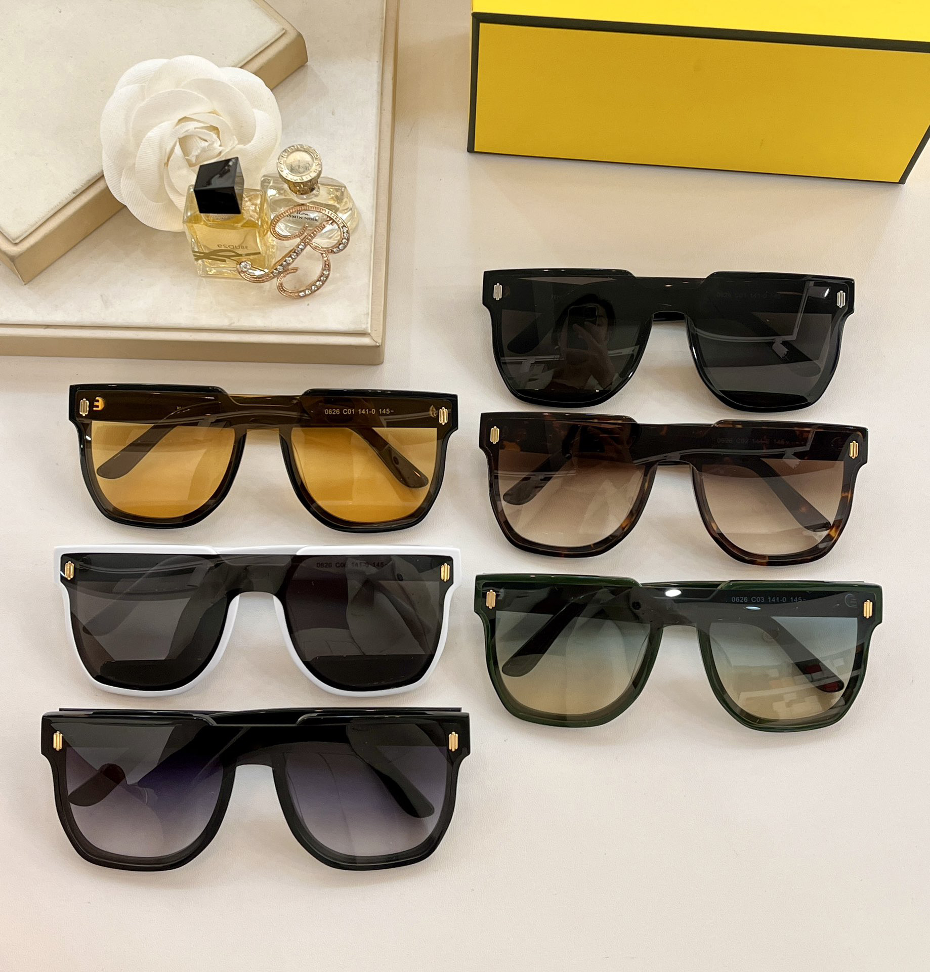 Men Sunglasses For Women Latest Selling Fashion Sun Glasses Mens Sunglass Gafas De Sol Glass UV400 Lens With Random Matching Box 0626
Men Sunglasses For Women Latest Selling Fashion Sun Glasses Mens Sunglass Gafas De Sol Glass UV400 Lens With Random Matching Box 0626
