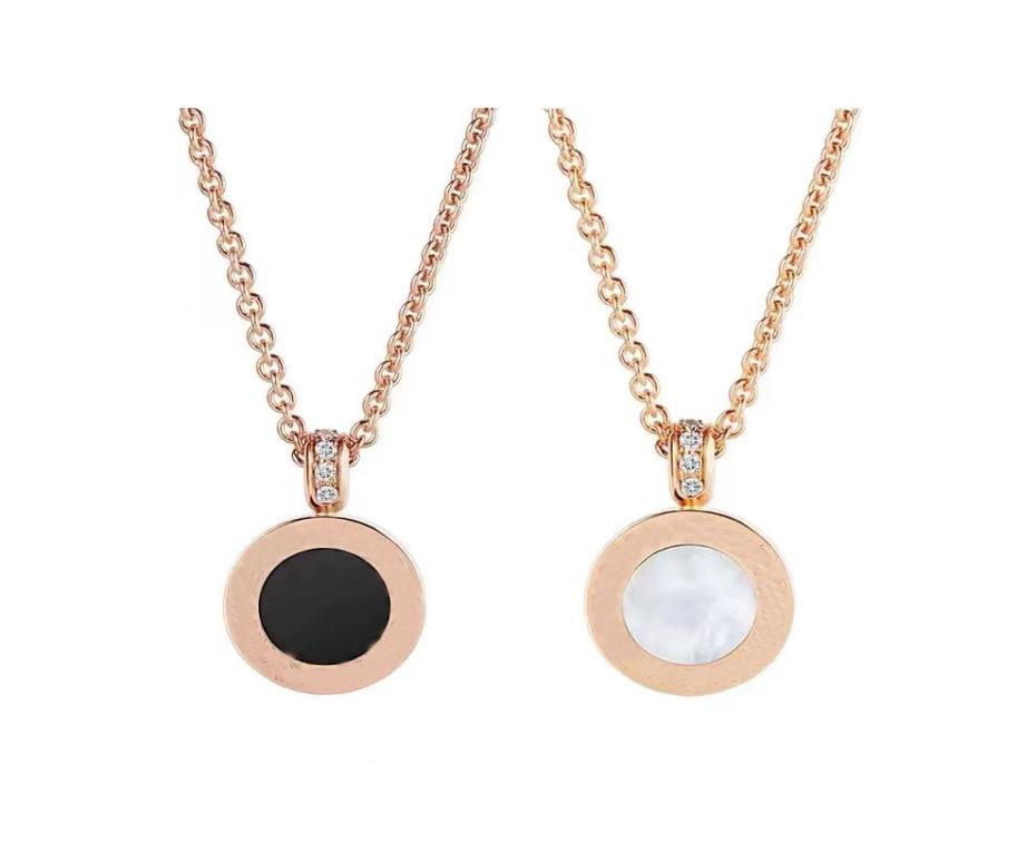 Luxury fashion necklace doublesided rotating disc motherofpearl necklaces diamondset sliding pendant with exquisite gift box p8445229
Luxury fashion necklace doublesided rotating disc motherofpearl necklaces diamondset sliding pendant with exquisite gift box p8445229