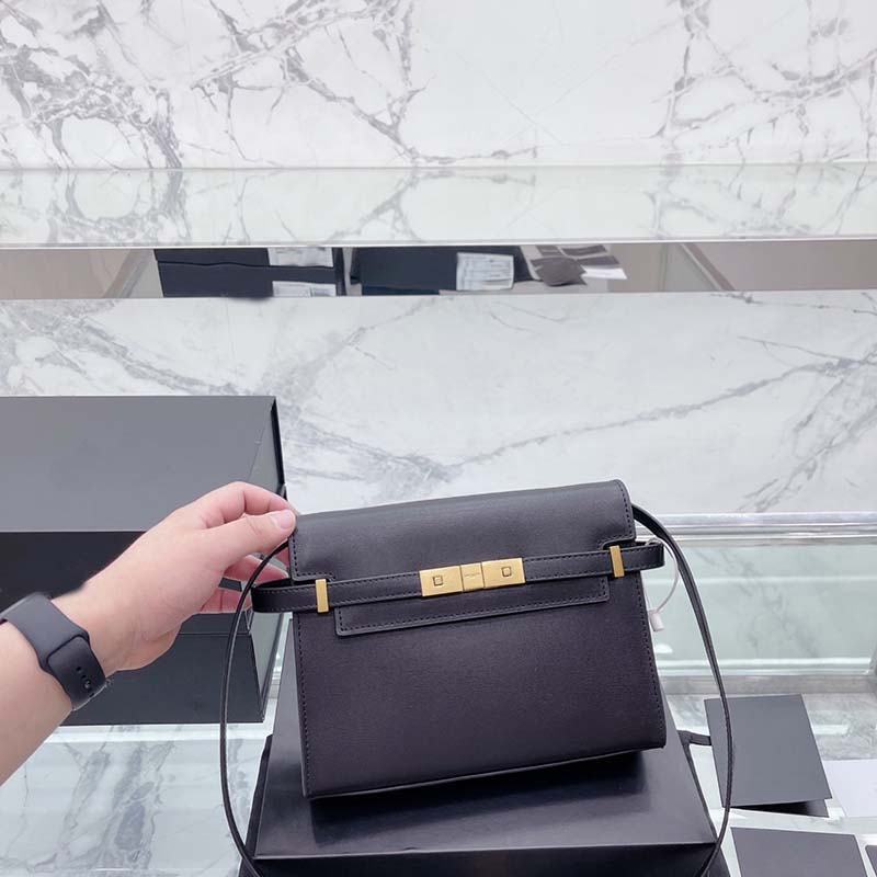 Fashion designer bag women's shoulder bag chain purses fashion chains crossbody cross body handbags latest woman cross body purses quality women letter, Black
Fashion designer bag women's shoulder bag chain purses fashion chains crossbody cross body handbags latest woman cross body purses quality women letter, Black