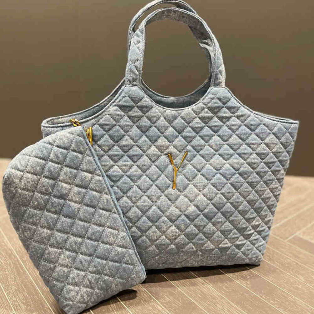 Shoulder Bags Designer Diamond Handbag Women Big Logo Tote Bag Leather Simple And Generous Shoulder Messenger Shopping Bag With Wallet 220804, 37*35cm
Shoulder Bags Designer Diamond Handbag Women Big Logo Tote Bag Leather Simple And Generous Shoulder Messenger Shopping Bag With Wallet 220804, 37*35cm