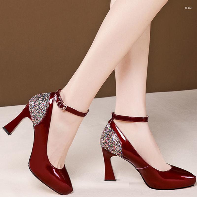 Dress Shoes Women Cute Wine Red Waterproof High Quality Stiletto Heels For Party Lady Classic Black Buckle Sapatos Femininas H457
Dress Shoes Women Cute Wine Red Waterproof High Quality Stiletto Heels For Party Lady Classic Black Buckle Sapatos Femininas H457
