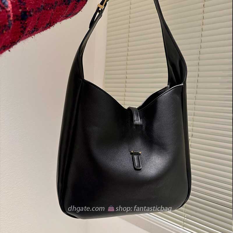 Luxury underarm bag tide large capacity tote bag commuter bucket bag female shoulder bag spring and summer models niche underarm bag tide, Black
Luxury underarm bag tide large capacity tote bag commuter bucket bag female shoulder bag spring and summer models niche underarm bag tide, Black