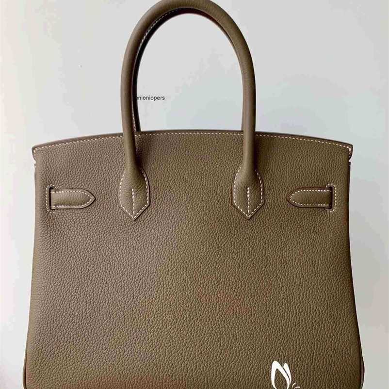 Designers Handbags Birkin Designer Bags All Manual Wax Thread Sewing Bk25 / 30 Original Togo Cowhide Litchi Pattern Portable Women's Large Ayw, Black (25cm)
Designers Handbags Birkin Designer Bags All Manual Wax Thread Sewing Bk25 / 30 Original Togo Cowhide Litchi Pattern Portable Women's Large Ayw, Black (25cm)