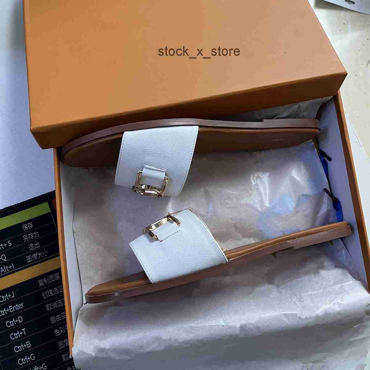Paris Luxury Designer Women Sandals Charm Open-toe Set Foot tory Vacation Beach Flat slippers Casual Lock Flip Flops Women Shoes G, G4 high quality
Paris Luxury Designer Women Sandals Charm Open-toe Set Foot tory Vacation Beach Flat slippers Casual Lock Flip Flops Women Shoes G, G4 high quality