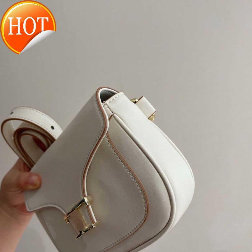 Luxury Brand Designer Shoulder Bags Crossbody Tote 2023 New Women's Texture Leather Multifunctional Messenger Gift Box Packaging Factory Direct Sales, Black 19 x 14cm
Luxury Brand Designer Shoulder Bags Crossbody Tote 2023 New Women's Texture Leather Multifunctional Messenger Gift Box Packaging Factory Direct Sales, Black 19 x 14cm