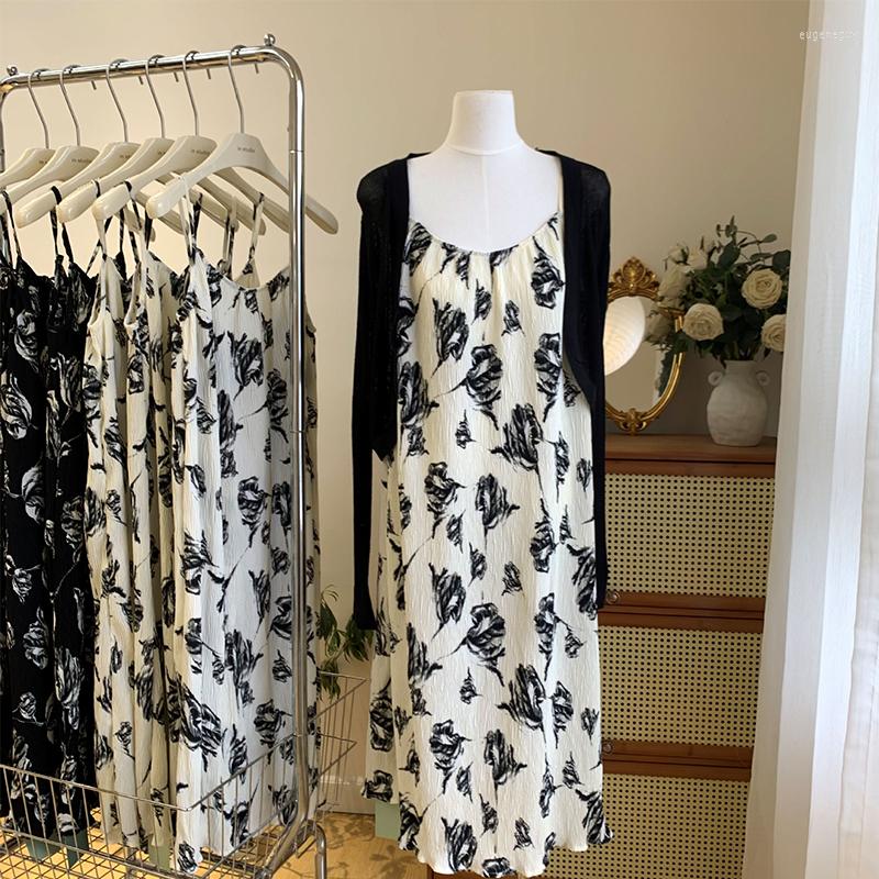 Casual Dresses Early Autumn Sling Floral Dress Female 2023 Retro Loose Slim Backless Mid-Length Skirt Cardigan 2 Piece Women Elegant Printed, Black cardigan
Casual Dresses Early Autumn Sling Floral Dress Female 2023 Retro Loose Slim Backless Mid-Length Skirt Cardigan 2 Piece Women Elegant Printed, Black cardigan