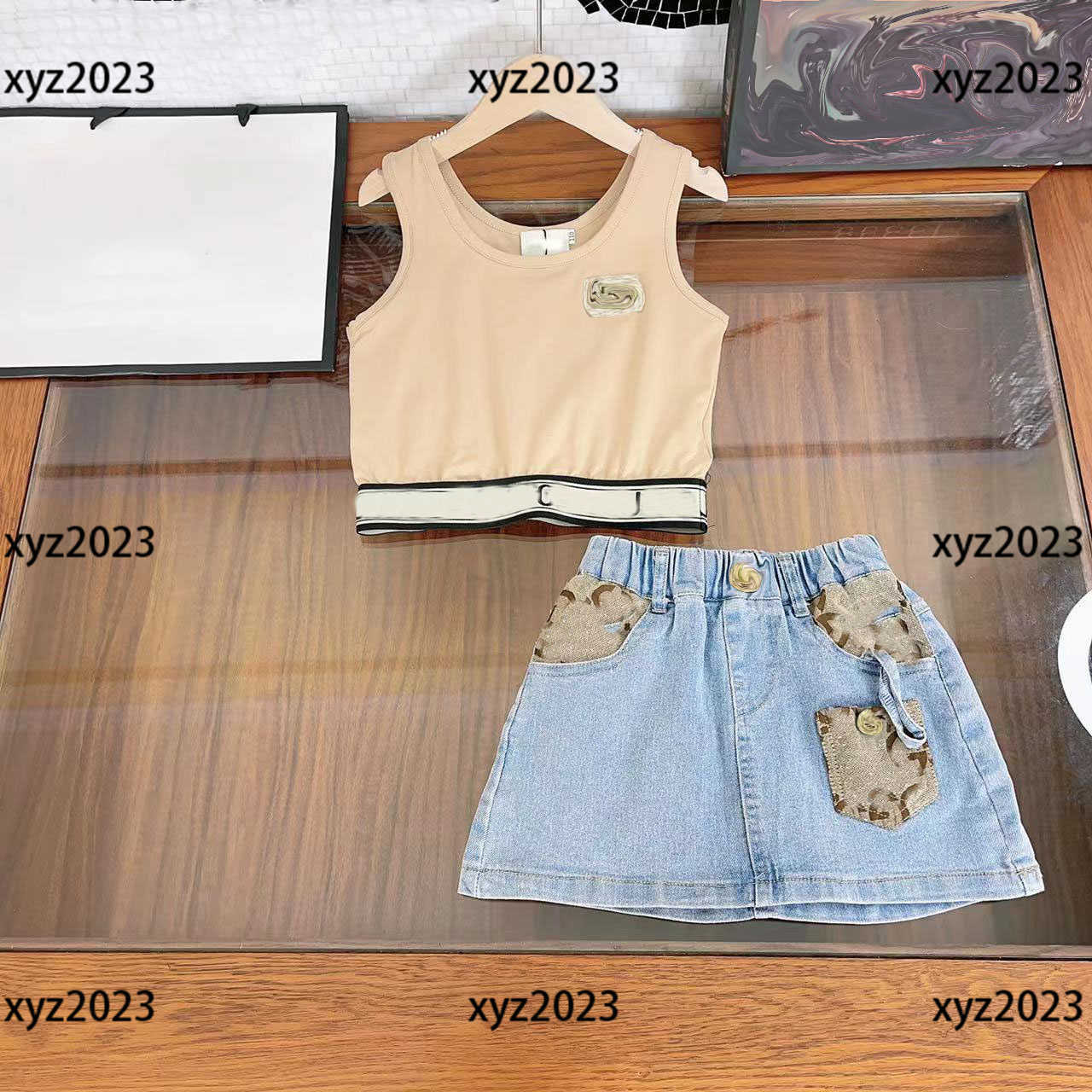 2023ss KIds Clothes Child Sets Baby Dress 2pcs Summer Metallic letter embellished vest and contrast pocket skirt New arrival Size -140 CM, Black
2023ss KIds Clothes Child Sets Baby Dress 2pcs Summer Metallic letter embellished vest and contrast pocket skirt New arrival Size -140 CM, Black
