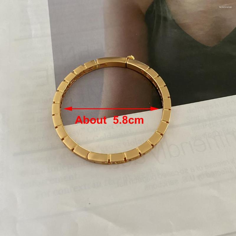 Bangle European And American Fashion Shiny Gold Color Bracelet Women's Jewelry Accessories
Bangle European And American Fashion Shiny Gold Color Bracelet Women's Jewelry Accessories