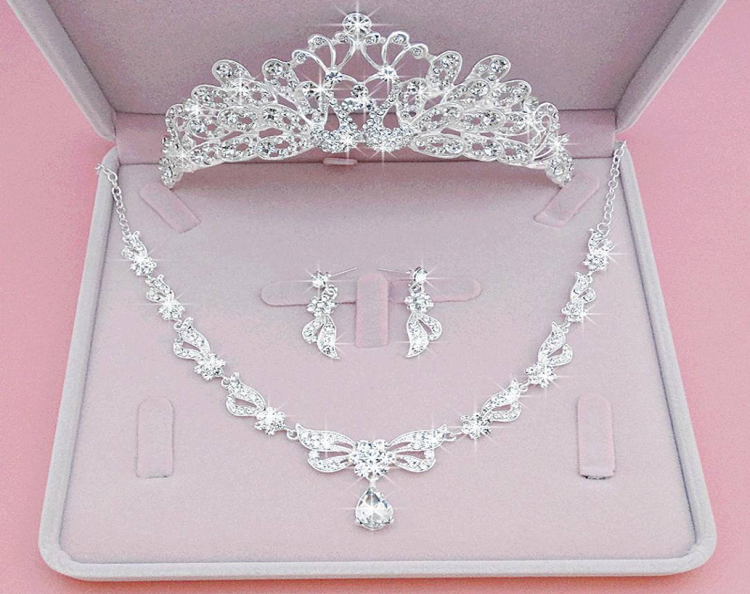 3PCS Set Bride Crown Headdress Headpieces Princess Hair Ornament European and American Pearls Flowers Circle Super Marriage Jewelr6225057
3PCS Set Bride Crown Headdress Headpieces Princess Hair Ornament European and American Pearls Flowers Circle Super Marriage Jewelr6225057
