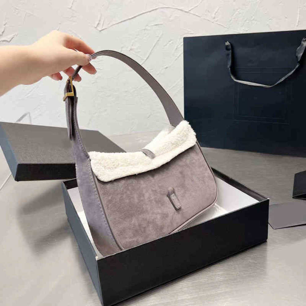 Luxury Hobo Plush Underarm Bag Shoulder Bags Women Baguette Designer Handbags Cowhide Female Purse Handbag 220829, Red
Luxury Hobo Plush Underarm Bag Shoulder Bags Women Baguette Designer Handbags Cowhide Female Purse Handbag 220829, Red