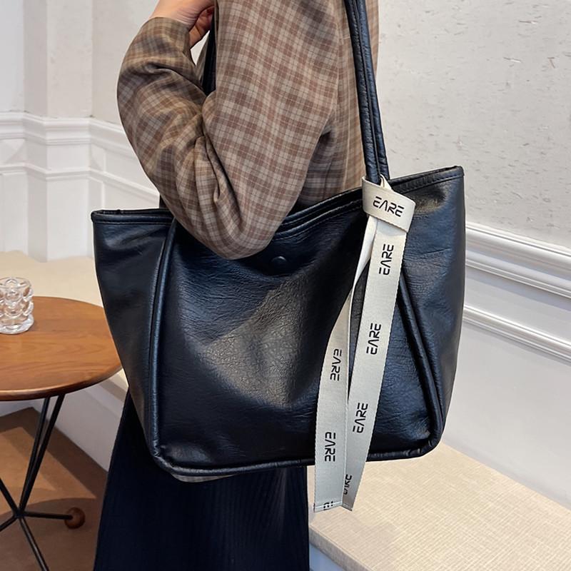 Evening Bags Black Big Tote For Women 2023 Winter Vintage Soft Leather Shoulder Bag Casual Ladies Handbag Large Female Shopping Hand
Evening Bags Black Big Tote For Women 2023 Winter Vintage Soft Leather Shoulder Bag Casual Ladies Handbag Large Female Shopping Hand