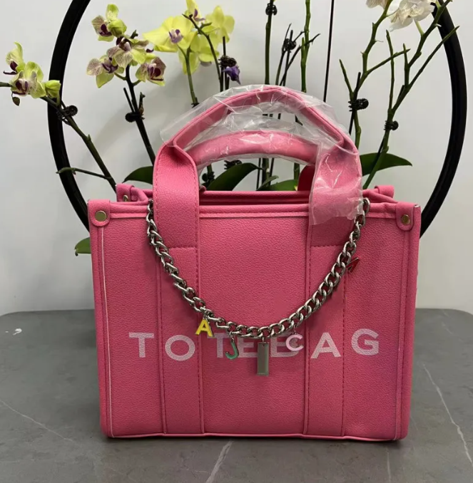 Fashion Totes Bag Womens Handbags Shopping Bags Leather Large Capacity Crossbody Shoulder Bag Letter Chain Leather
Fashion Totes Bag Womens Handbags Shopping Bags Leather Large Capacity Crossbody Shoulder Bag Letter Chain Leather