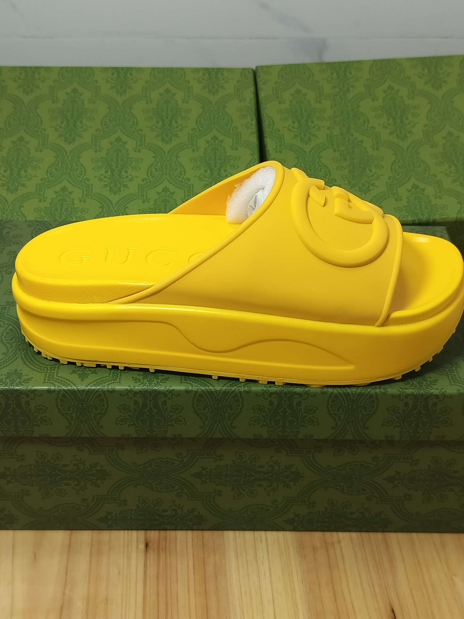 Running Shoes Sandals luxury Designer women Flip flops Slipper Genuine Leather slides Metal Chain Ladies Casual shoes