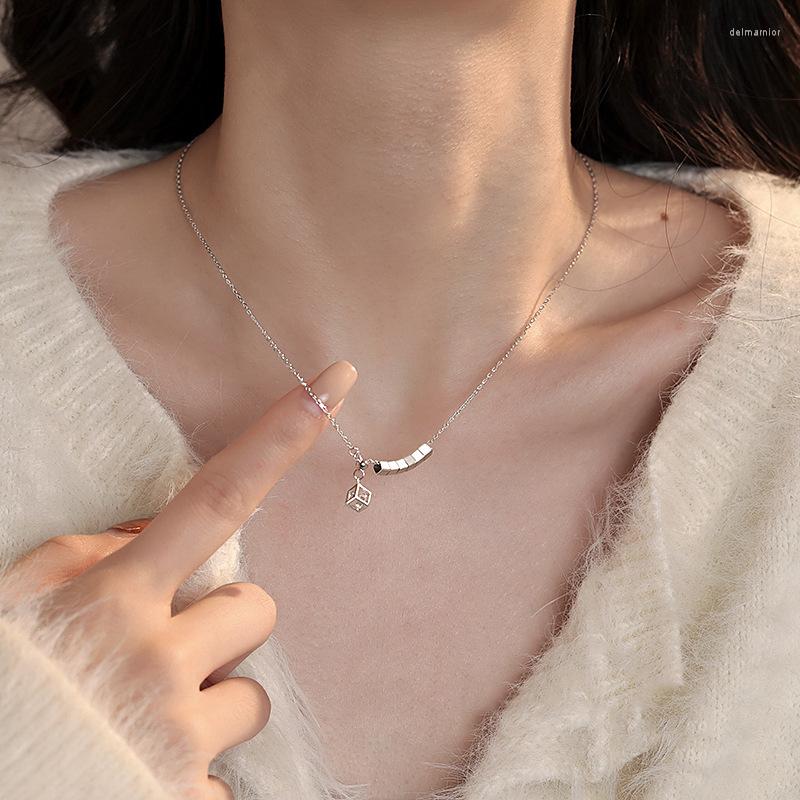 Chains PANJBJ 925 Stamp Silver Color Zircon Square Necklace For Women Girl Geometry Asymmetry Tassels Jewelry Wholesale Drop
Chains PANJBJ 925 Stamp Silver Color Zircon Square Necklace For Women Girl Geometry Asymmetry Tassels Jewelry Wholesale Drop