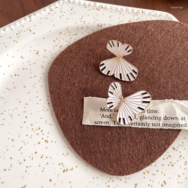 Stud Earrings 2023 Trendy Vintage Temperament Butterfly For Women Girls Elegance White Metal Jewelry Accessories
Stud Earrings 2023 Trendy Vintage Temperament Butterfly For Women Girls Elegance White Metal Jewelry Accessories