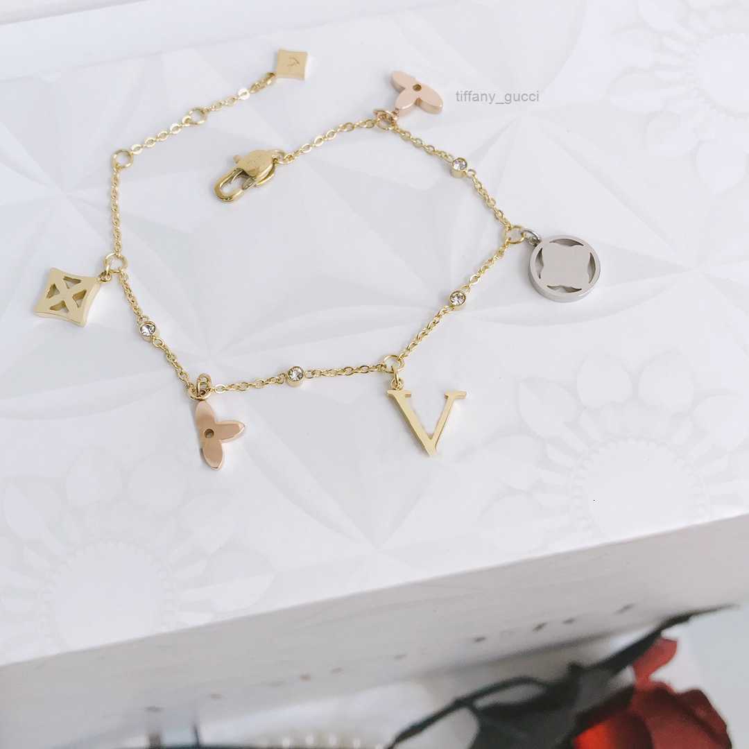 Gold Silver Women Bracelets Stainless Steel Chain Fashion Women Bangle Enamel 18K Bracelet Wristband Cuff Chain Lovers Gift Wedding Jewelry
Gold Silver Women Bracelets Stainless Steel Chain Fashion Women Bangle Enamel 18K Bracelet Wristband Cuff Chain Lovers Gift Wedding Jewelry