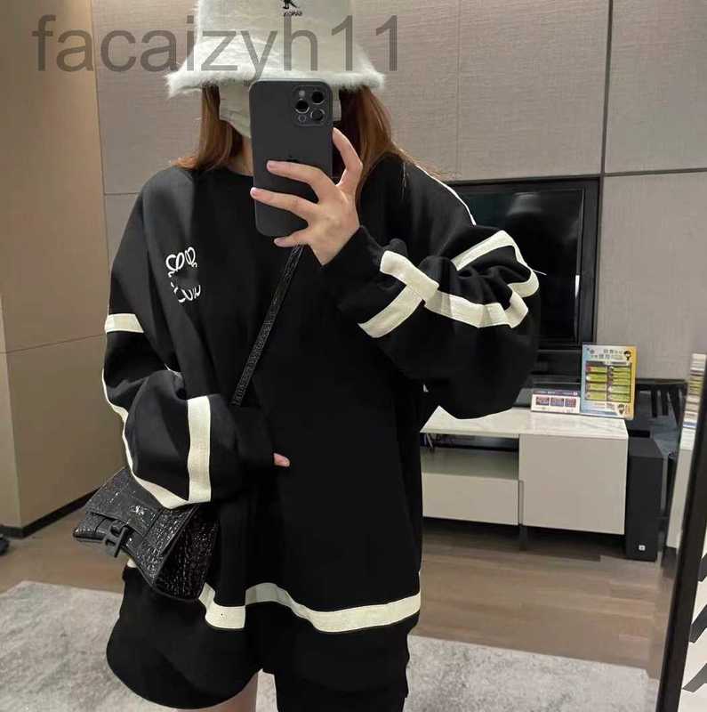 Women' Hoodies & Sweatshirts Designer Autumn and Winter 2022 New Embroidery Contrast Knitted Strips Loose Sweater Design for Small Men Women LWMI, Black
Women' Hoodies & Sweatshirts Designer Autumn and Winter 2022 New Embroidery Contrast Knitted Strips Loose Sweater Design for Small Men Women LWMI, Black