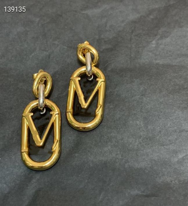 Top Paris Jewelry Accessories Women Hoop Earrings Luxury 18K Gold Ear Studs Lady Nice Christmas gift1239799724
Top Paris Jewelry Accessories Women Hoop Earrings Luxury 18K Gold Ear Studs Lady Nice Christmas gift1239799724