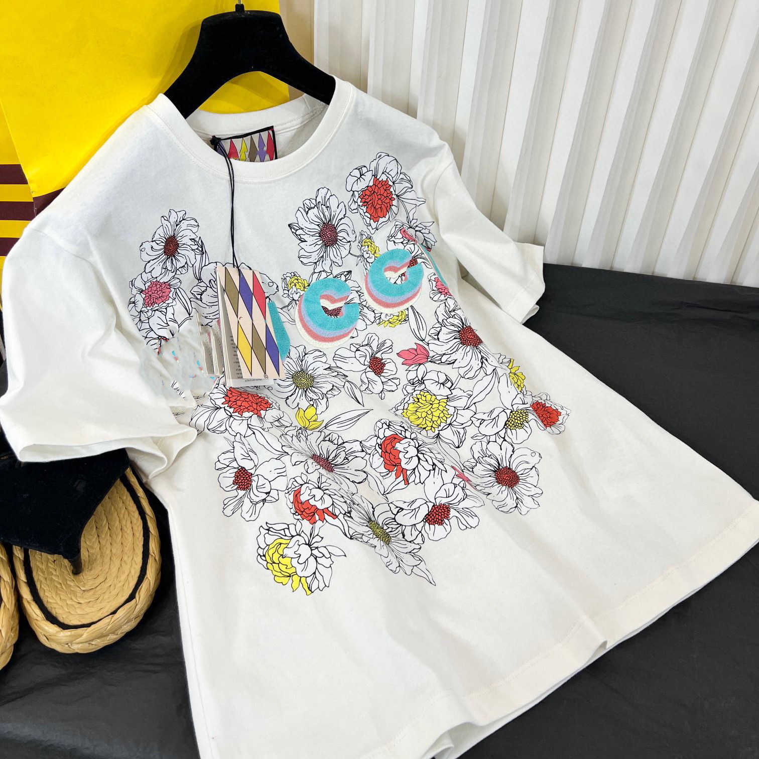Correct version 22 Xia gujia Gu Flower Printed short sleeve half T-shirt small high-end women' wear Shenzhen, White
Correct version 22 Xia gujia Gu Flower Printed short sleeve half T-shirt small high-end women' wear Shenzhen, White