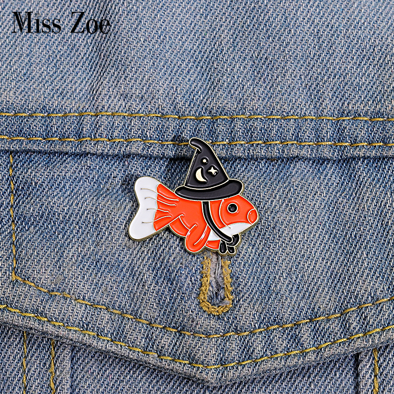 Goldfish Enamel Pins Custom Witch Hat Brooches Shirt Collar Lapel Badges Cute Funny Animal Wizard Jewelry Gift for Kids Friends
Goldfish Enamel Pins Custom Witch Hat Brooches Shirt Collar Lapel Badges Cute Funny Animal Wizard Jewelry Gift for Kids Friends