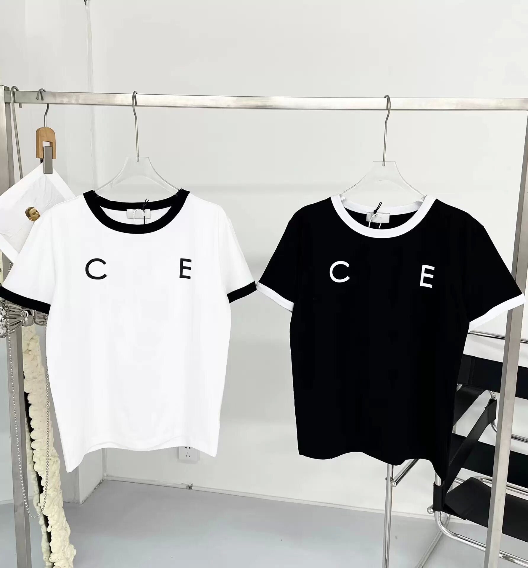 Designer Men Women Brand T Shirt CE Print Summer Cotton Jersey Fabric Short Sleeve Waves Tee Men Women Lovers Luxury T-shirts Fashion Size S-2XL
Designer Men Women Brand T Shirt CE Print Summer Cotton Jersey Fabric Short Sleeve Waves Tee Men Women Lovers Luxury T-shirts Fashion Size S-2XL