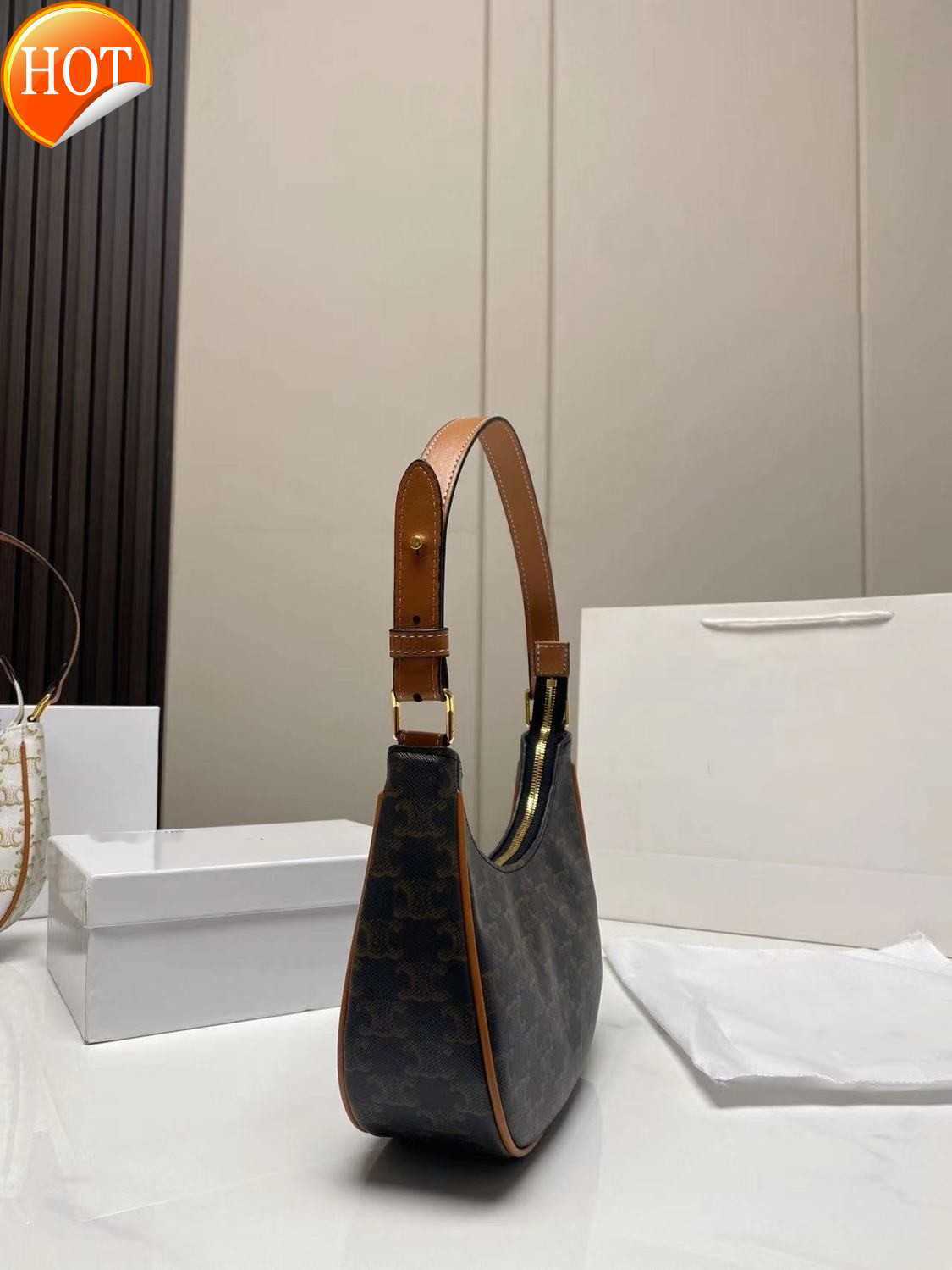 Luxury Brand Designer Handbags Shoulder Bags Crossbody Tote 2023 Women's New Fashion Texture Leather Crescent Gift box packing Factory Direct Sales, Reading
Luxury Brand Designer Handbags Shoulder Bags Crossbody Tote 2023 Women's New Fashion Texture Leather Crescent Gift box packing Factory Direct Sales, Reading
