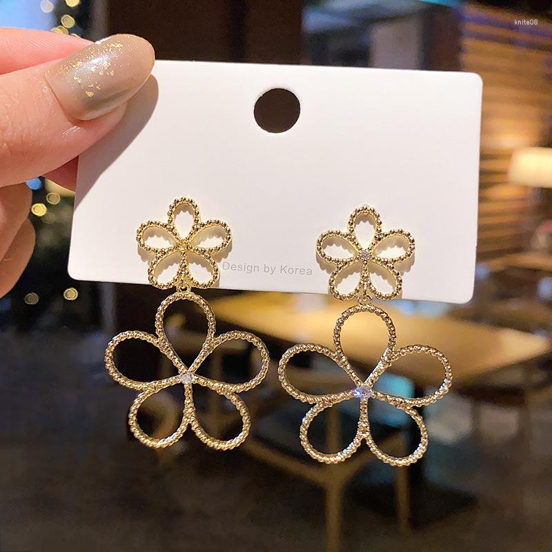 Dangle Earrings Korean Style Double Big Hollow Flower For Women Fashion Gold Color Metal Drops Ear Jewelry Pendientes Gifts C010
Dangle Earrings Korean Style Double Big Hollow Flower For Women Fashion Gold Color Metal Drops Ear Jewelry Pendientes Gifts C010