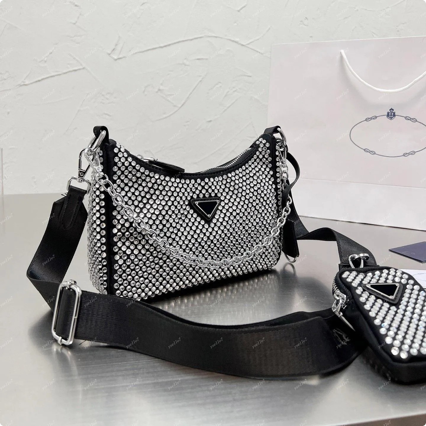 Luxury Top quality Diamond handbag Canvas Hobo bag designer shoulder bags for women Chest pack fashion Tote chains hand lady presbyopic purse handbags Shoulders, Customize
Luxury Top quality Diamond handbag Canvas Hobo bag designer shoulder bags for women Chest pack fashion Tote chains hand lady presbyopic purse handbags Shoulders, Customize