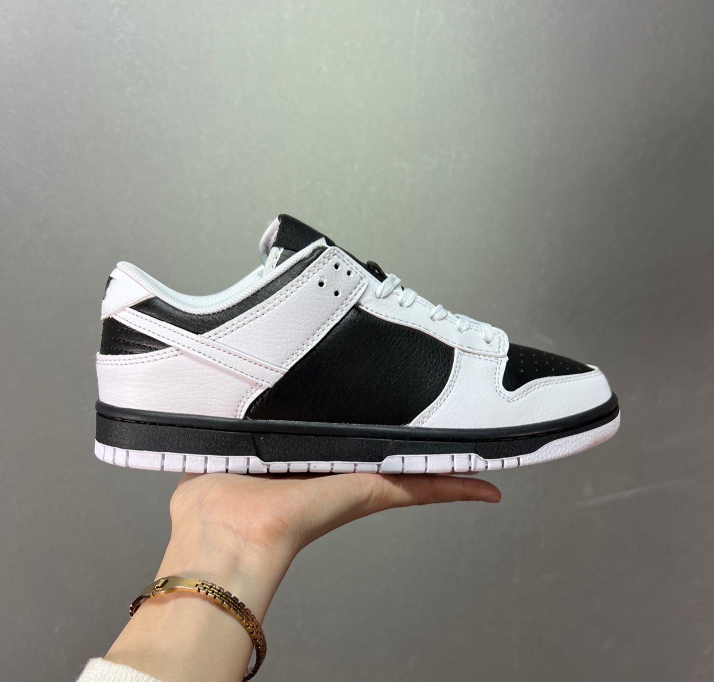 Men women casual shoes reverse panda 2023sb low retro Skate Chunky Grey low Atlas Lost UNC Coast Black White Laser Orange Trainers Sneakers, As shown in the picture
Men women casual shoes reverse panda 2023sb low retro Skate Chunky Grey low Atlas Lost UNC Coast Black White Laser Orange Trainers Sneakers, As shown in the picture