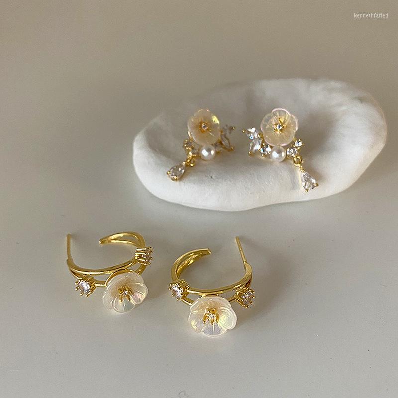 Dangle Earrings Minar Vintage White Color Simulation Pearl Flower Pendant For Women Shinning Zirconia Hoop Chic Accessories
Dangle Earrings Minar Vintage White Color Simulation Pearl Flower Pendant For Women Shinning Zirconia Hoop Chic Accessories