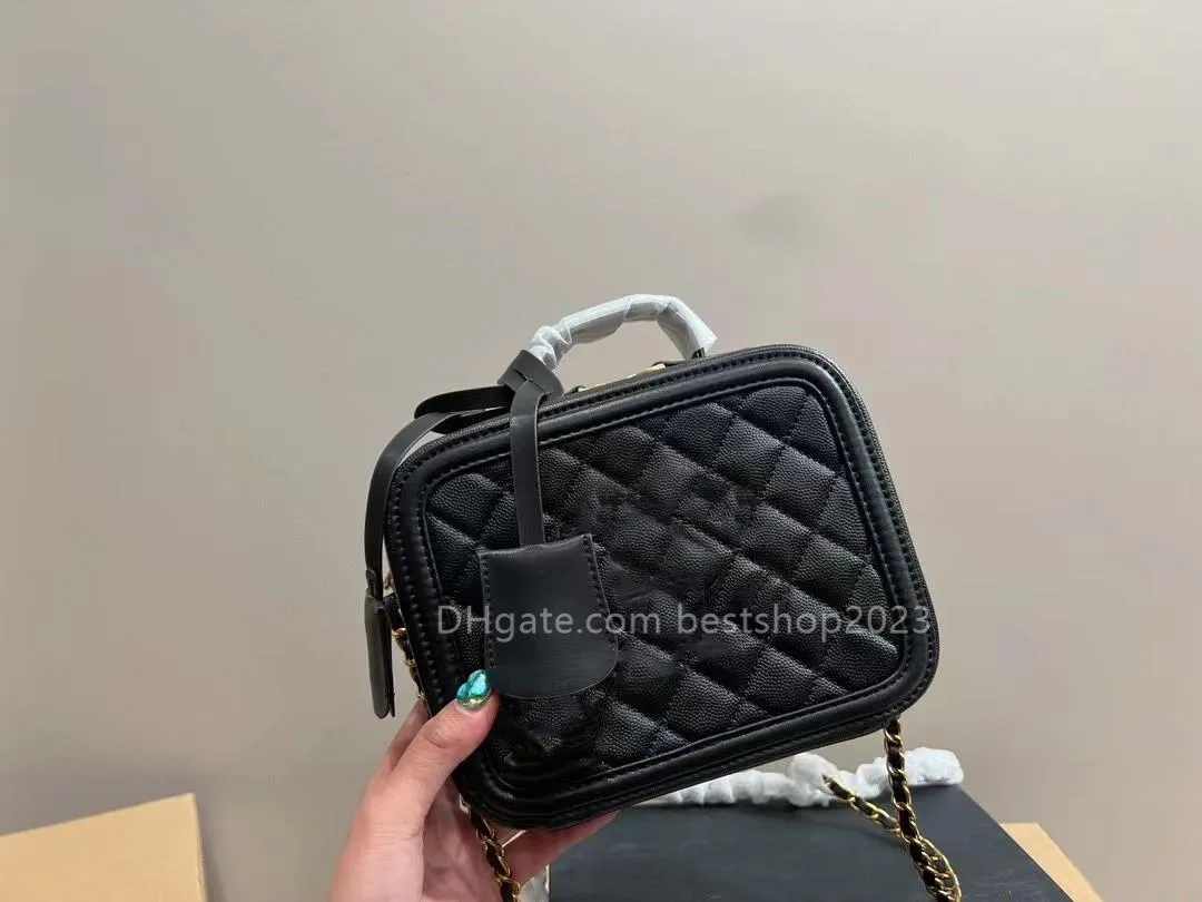 New Fashion small square bag crossbody chain diamond pattern cosmetic camera bag modern retro black white pink green black brown 18 * 14CM
New Fashion small square bag crossbody chain diamond pattern cosmetic camera bag modern retro black white pink green black brown 18 * 14CM