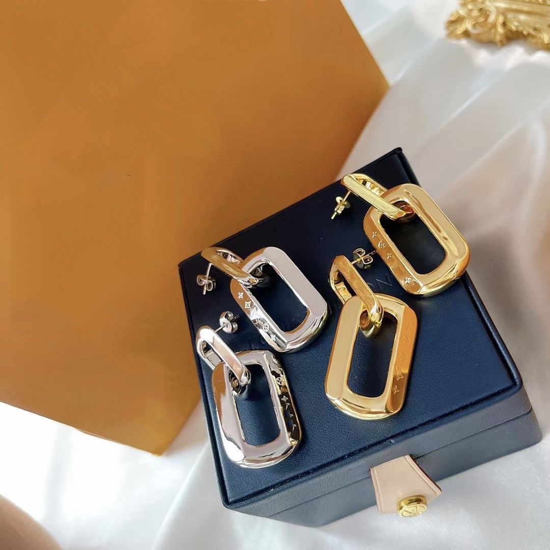 Designer Women Stud 18K Gold Plated Earrings for Lady Engagement Jewelry for Bride New Wedding Lovers Gift
Designer Women Stud 18K Gold Plated Earrings for Lady Engagement Jewelry for Bride New Wedding Lovers Gift