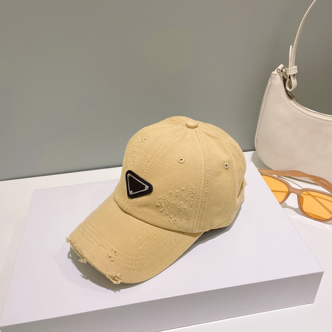 Designers baseball caps Luxurys baseball cap solid color letter tongue hats Side sports temperament hundred take couple casual travel sunshade hat very good, Red
Designers baseball caps Luxurys baseball cap solid color letter tongue hats Side sports temperament hundred take couple casual travel sunshade hat very good, Red