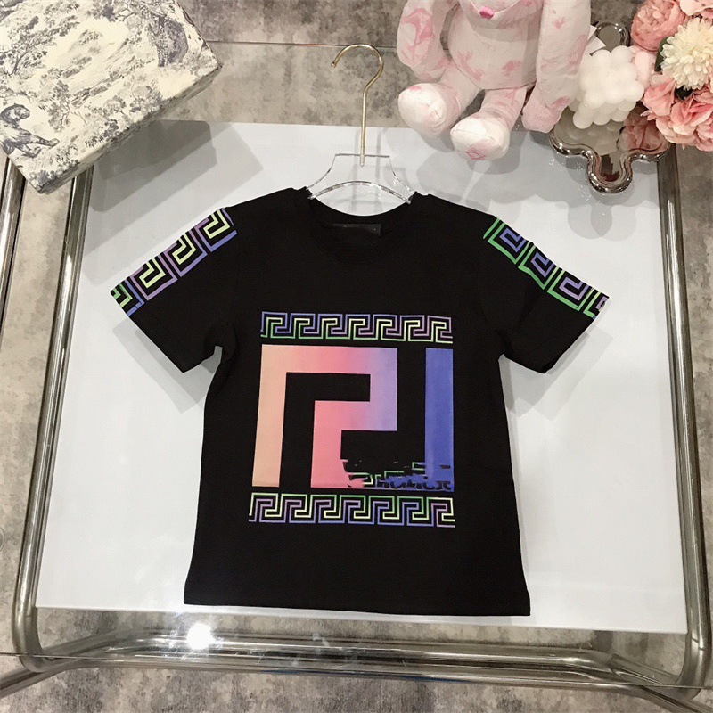 Baby Boy and Baby Girl Luxury T-shirt Fashion designer children's T-shirt Summer T-shirt top with alphabet Wavy stripe printed children's clothes 100cm-150cm a109
Baby Boy and Baby Girl Luxury T-shirt Fashion designer children's T-shirt Summer T-shirt top with alphabet Wavy stripe printed children's clothes 100cm-150cm a109