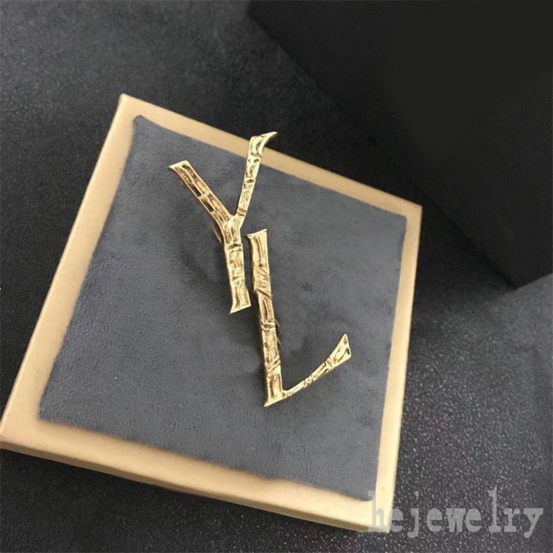Handmade brooches designer diamonds pins girl float decoration simplicity broche summer fasteners alligators brass letter brooch sweaters ZB041 F23
Handmade brooches designer diamonds pins girl float decoration simplicity broche summer fasteners alligators brass letter brooch sweaters ZB041 F23