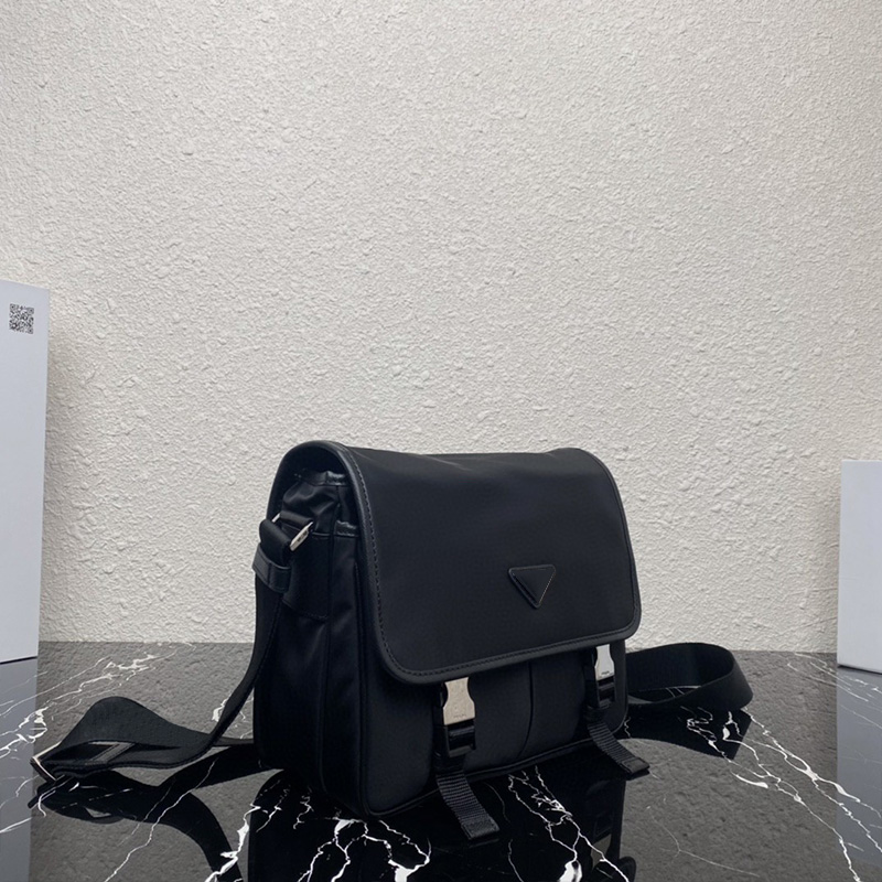 2VD769 Designer bag Mens classic simple messenger bag Vintage Solid color bag Men's fashion nylon one shoulder bag crossbody bag, Black
2VD769 Designer bag Mens classic simple messenger bag Vintage Solid color bag Men's fashion nylon one shoulder bag crossbody bag, Black