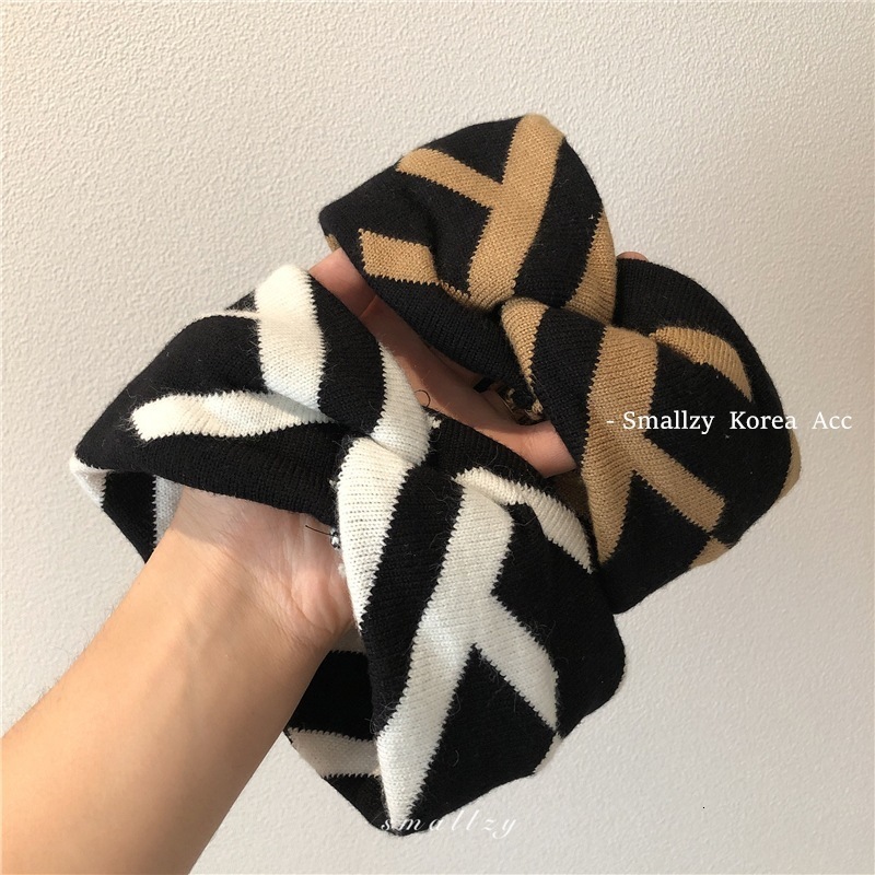 Headbands KoreanAutumn and Winter Contrast Color Cross Wool Hair Band Vintage Outdoor AllMatching Headband Wide Brim Hair Band head band 230316
Headbands KoreanAutumn and Winter Contrast Color Cross Wool Hair Band Vintage Outdoor AllMatching Headband Wide Brim Hair Band head band 230316