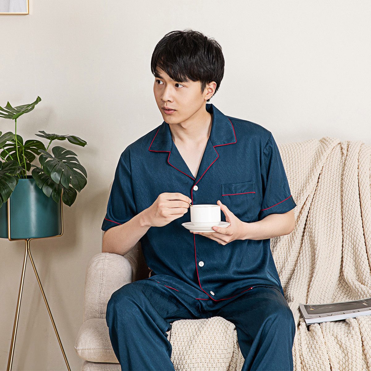 Men's Sleepwear Early Spring est Satin Chiffon Cool Comfortable Men's pajamas Loose Breathable Two Colors Sleepwear For Men 230317