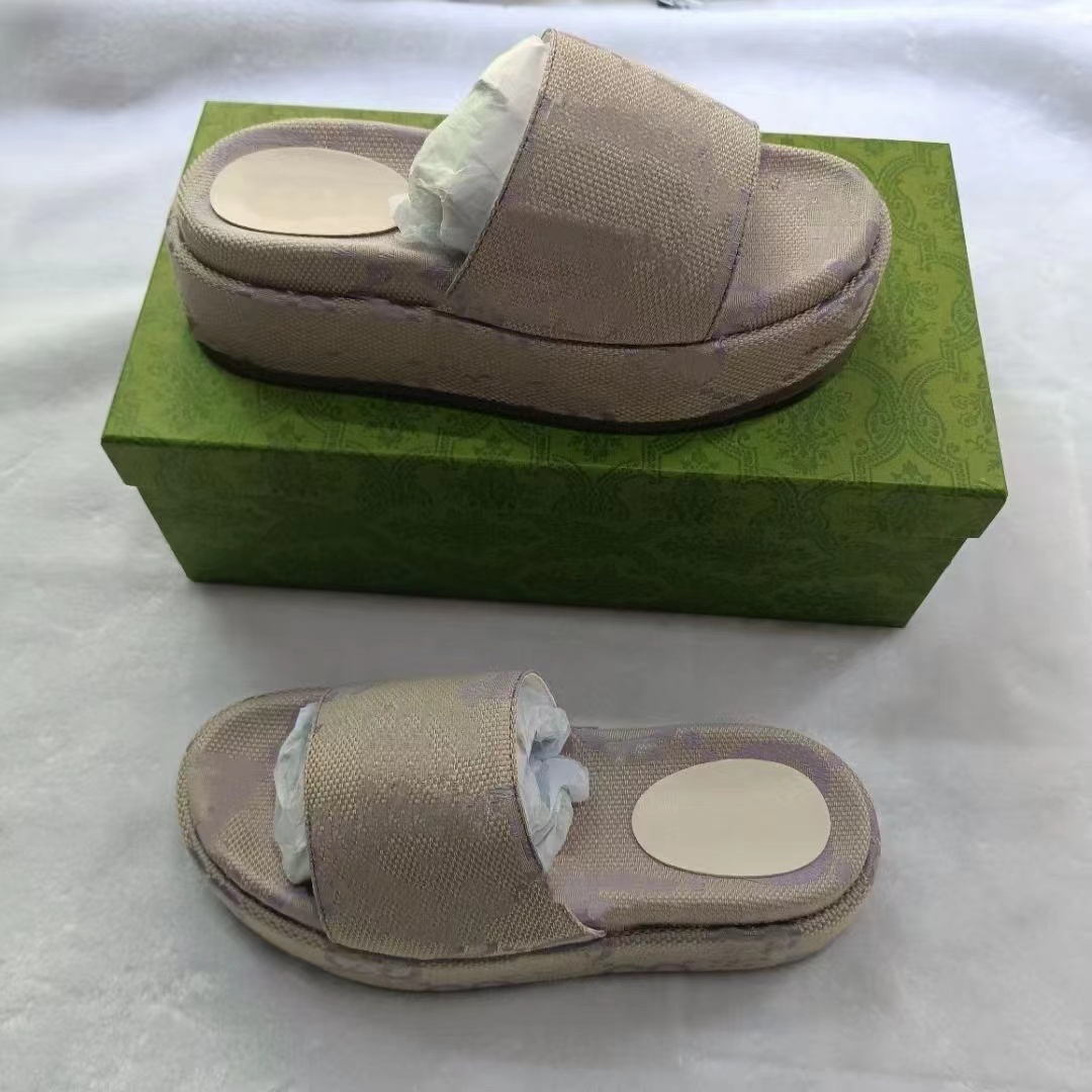Tide brand women's shoes sandals thick soles fashion high heels women's slippers flip-flop trawl red the same style of sandals 35-45 size, Mode other model contact with us
Tide brand women's shoes sandals thick soles fashion high heels women's slippers flip-flop trawl red the same style of sandals 35-45 size, Mode other model contact with us