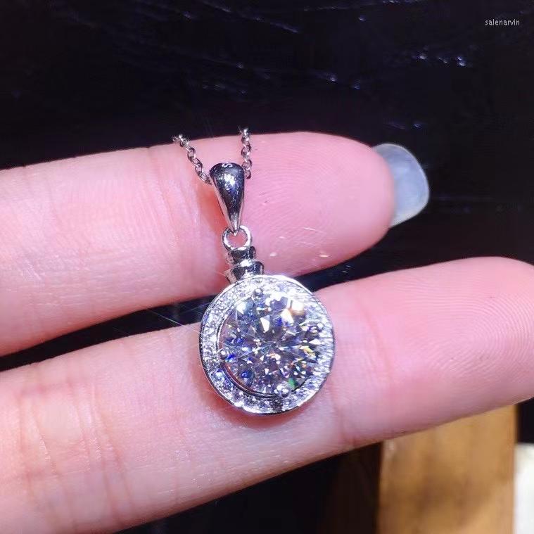 Chains 2Ct Round Shape Moissanite Pendant 925 Sterling Silver Necklace D Colour VVS Passed Diamond Test Women Fashion Luxury Jewelry
Chains 2Ct Round Shape Moissanite Pendant 925 Sterling Silver Necklace D Colour VVS Passed Diamond Test Women Fashion Luxury Jewelry