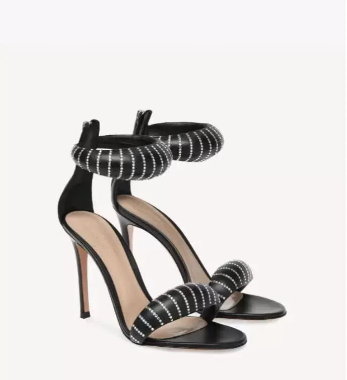 Explosion woman Bijoux Crystal sandal rounded padded straps crystal-encrusted smooth nappa leather fashion show luxury designer counter with box
Explosion woman Bijoux Crystal sandal rounded padded straps crystal-encrusted smooth nappa leather fashion show luxury designer counter with box