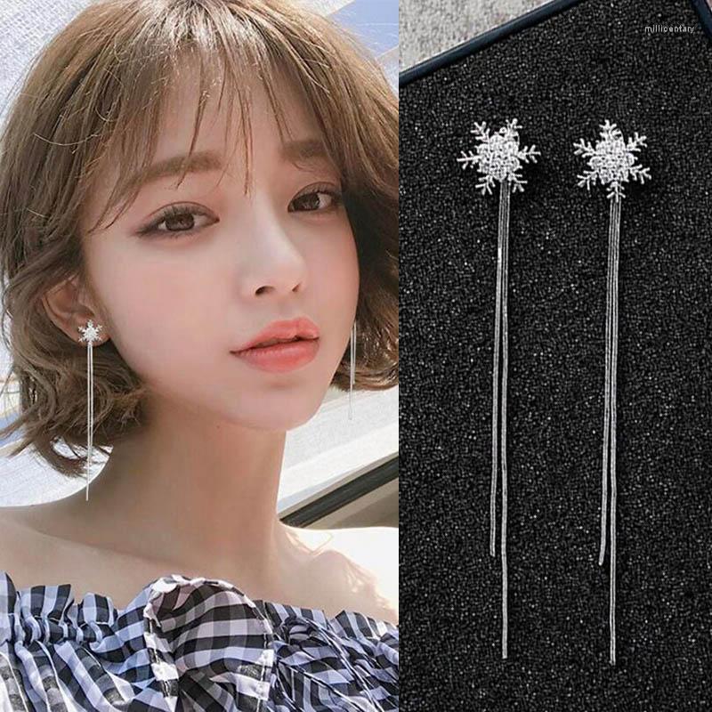 Stud Earrings European And American Fashion Personality Snowflake Long-style Tassels Makings A Woman Party Ear Ornaments
Stud Earrings European And American Fashion Personality Snowflake Long-style Tassels Makings A Woman Party Ear Ornaments