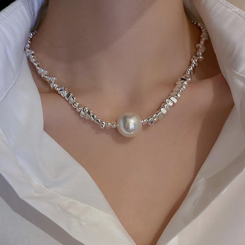 Chains Pearl Geometric Irregular Stitching European And American Exaggerated Design Sense Niche Personality Necklace
Chains Pearl Geometric Irregular Stitching European And American Exaggerated Design Sense Niche Personality Necklace
