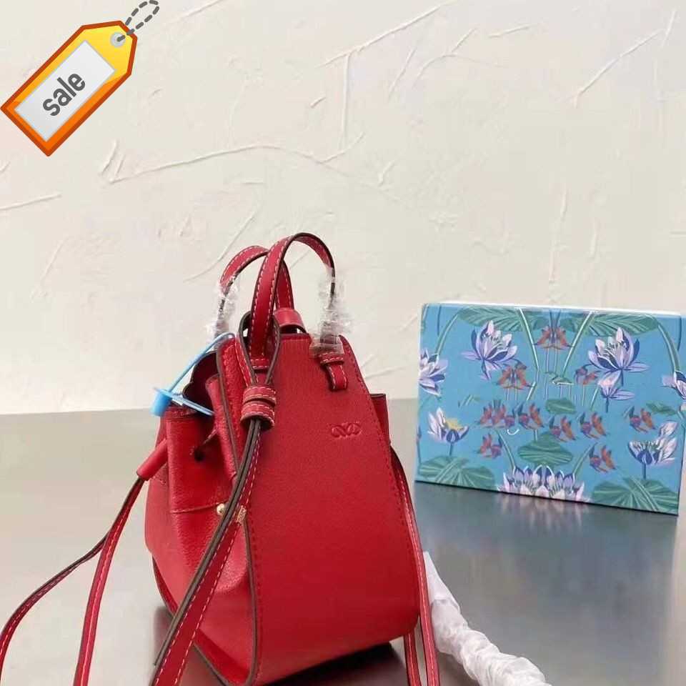Luxurys Women's Brand Designer Handbags Shoulder Bags Crossbody Bag Tote New Fashion Texture Cowhide Multifunctional Backpack Gift Box Factory Direct Sales, It looks like gray
Luxurys Women's Brand Designer Handbags Shoulder Bags Crossbody Bag Tote New Fashion Texture Cowhide Multifunctional Backpack Gift Box Factory Direct Sales, It looks like gray