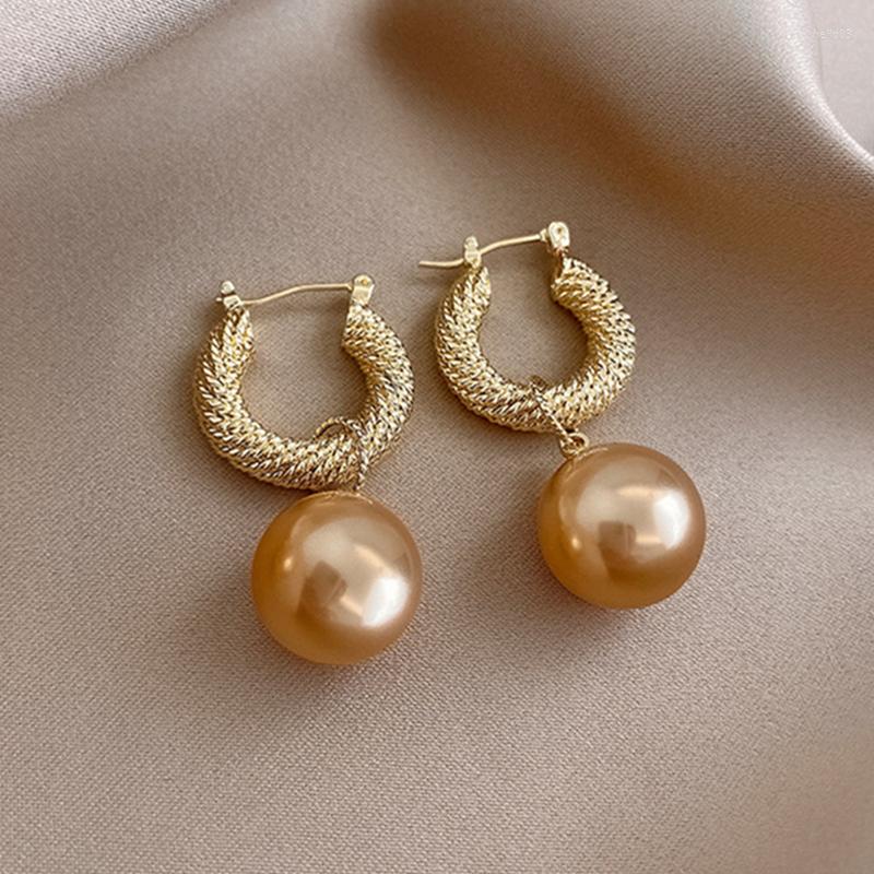 Dangle Earrings Retro Metal Earring Pearl Geometric Female Fashion And Exquisite French Ear Rings Jewelry Girls Party Gift
Dangle Earrings Retro Metal Earring Pearl Geometric Female Fashion And Exquisite French Ear Rings Jewelry Girls Party Gift